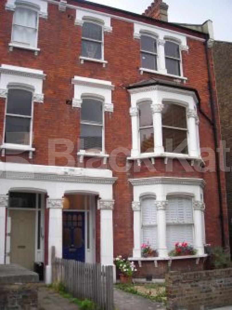 			2 Bedroom, 1 bath, 1 reception Flat			 Saltram Crescent, MAIDA VALE